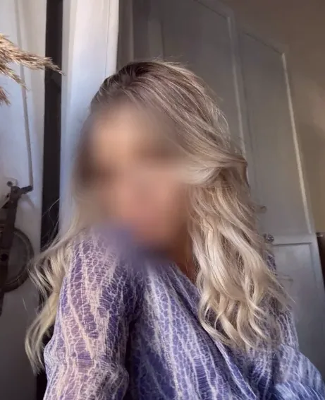Azzurra, 20 anni